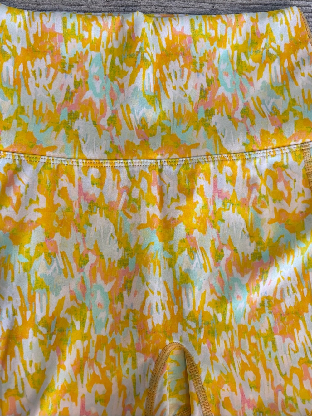 Born Primitive Women’s Small Athletic Biker Shorts Yellow Abstract Print Pockets - Picture 4 of 10